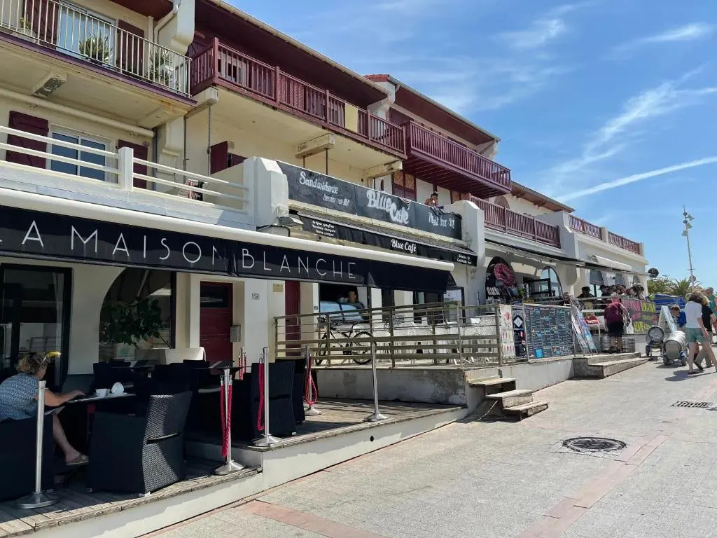 Hossegor plage Centrale- Appt 6 personnes dans une villa avec vue sur l 'océan