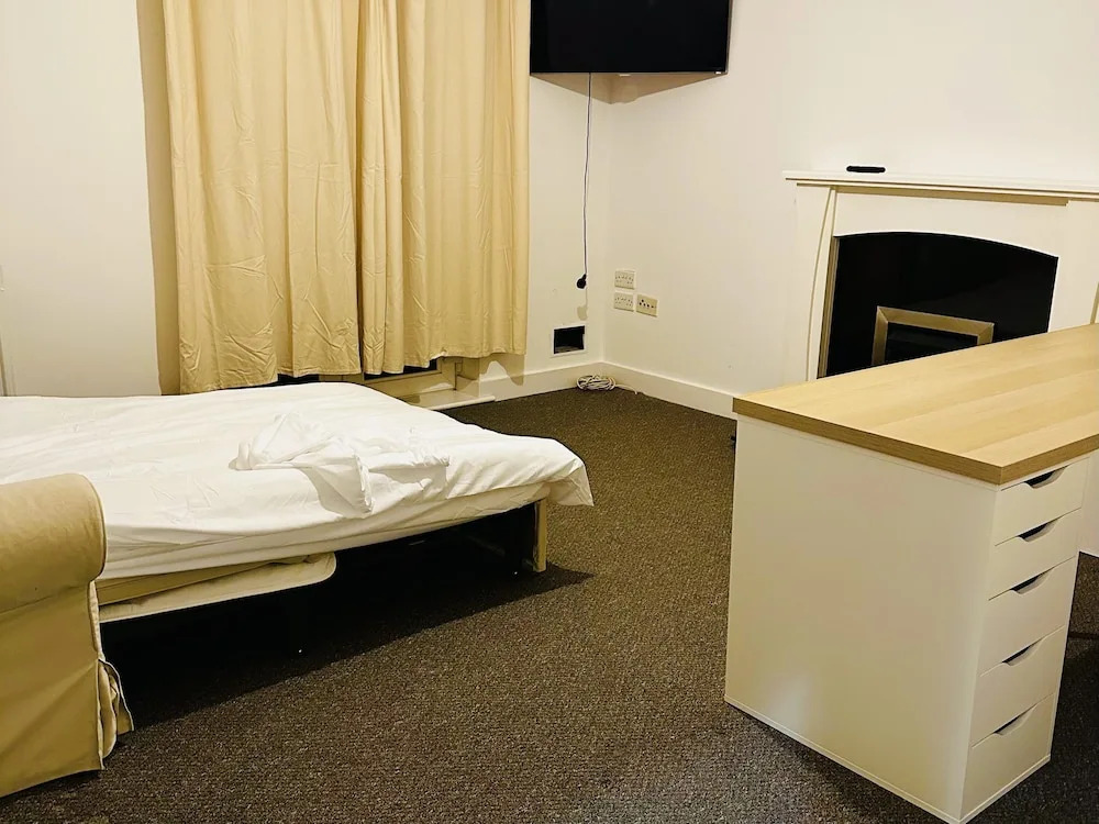 Stunning 5-bed House in Peterborough, Host 15 g