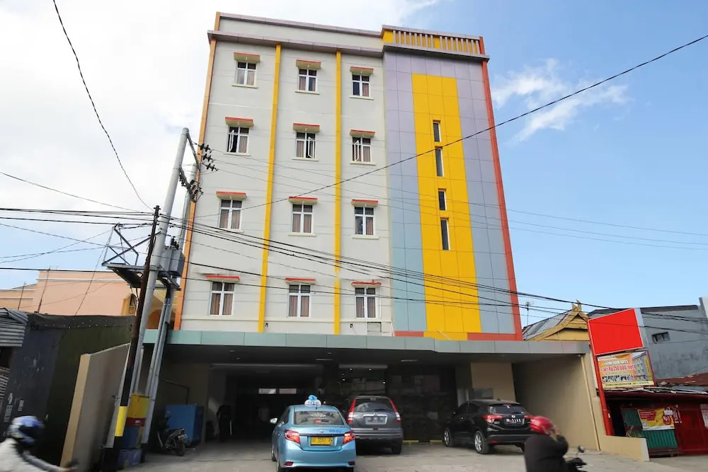 RedDoorz Plus near Universitas Negeri Makassar