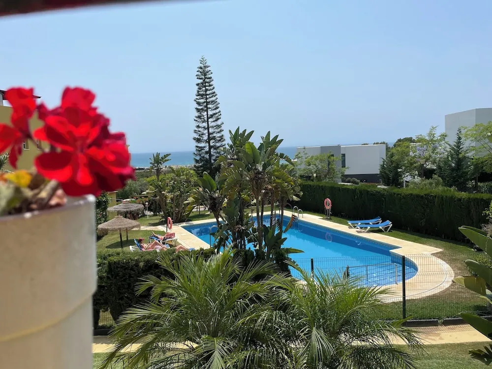 Precioso Apartamento Cerca de Marbella con Vistas y Playa