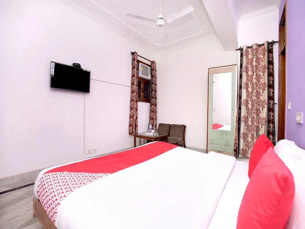 OYO 16736 Hotel Hm Crystal