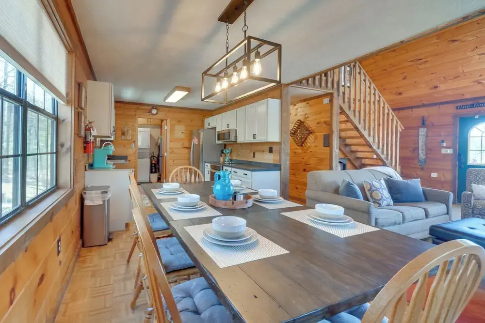 Central Sevierville Cabin w/ Hot Tub & Views!