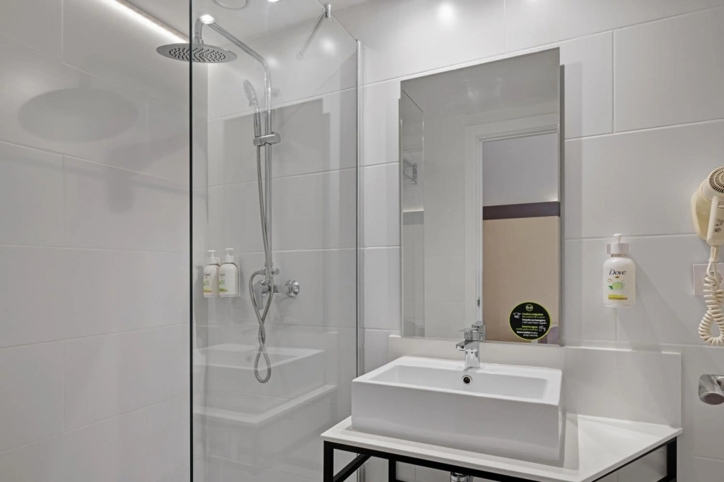 B&B HOTEL Girona 2