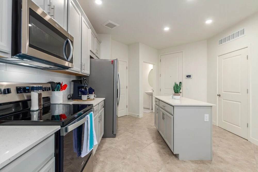 Queen Creek #305 1 Bedroom Condo by Redawning