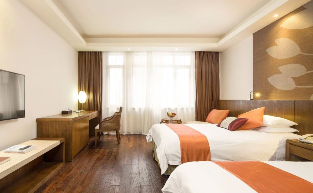 Julong Hotel