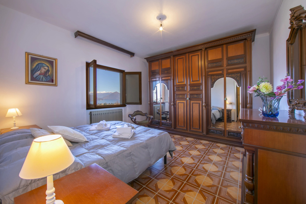 Oasi di Castelveccana Apt Pool and View
