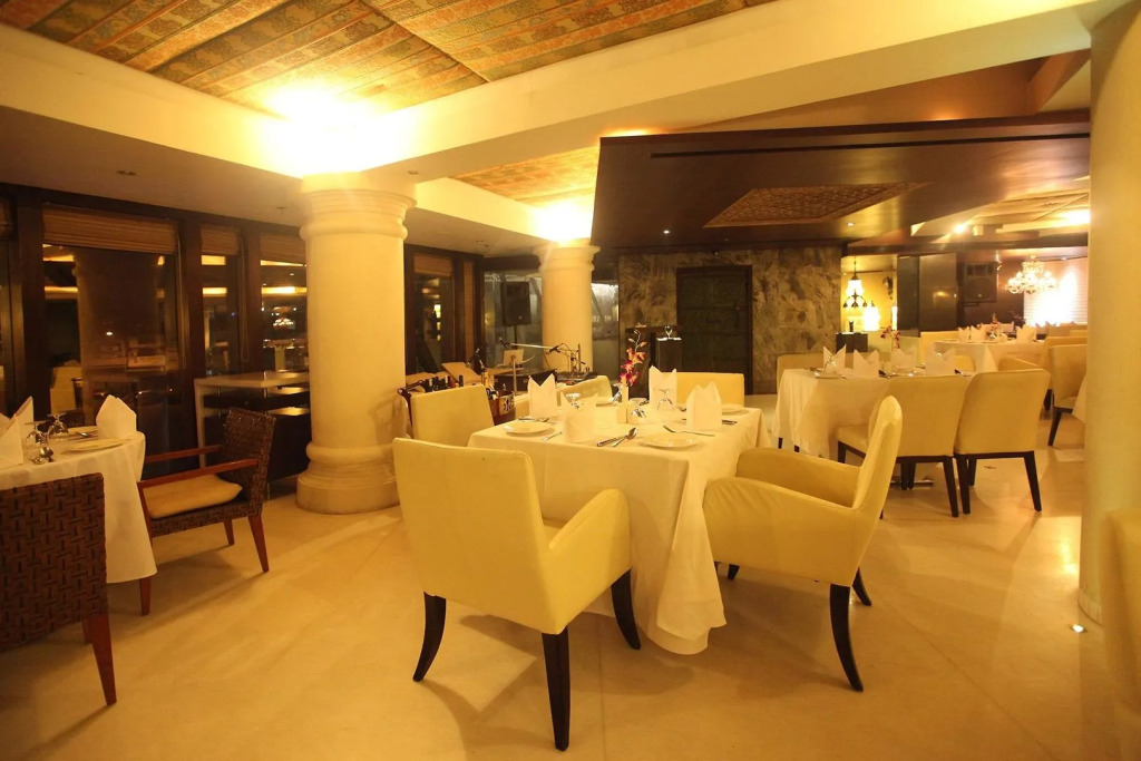 Peninsula Grand