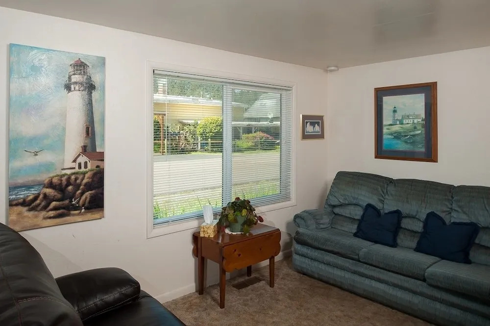 The Lighthouse in Lincoln City 2 Bedrooms 2 Bathrooms Home