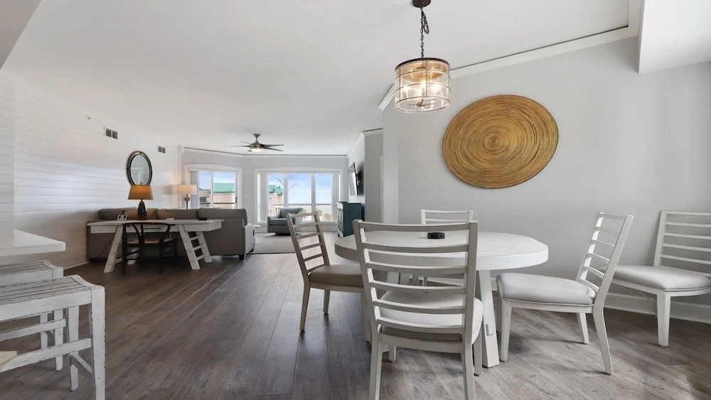 3506 Windsor 2 Bedroom Condo
