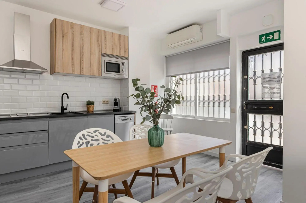 BNBHolder Calm Duplex RETIRO FREE PARKING