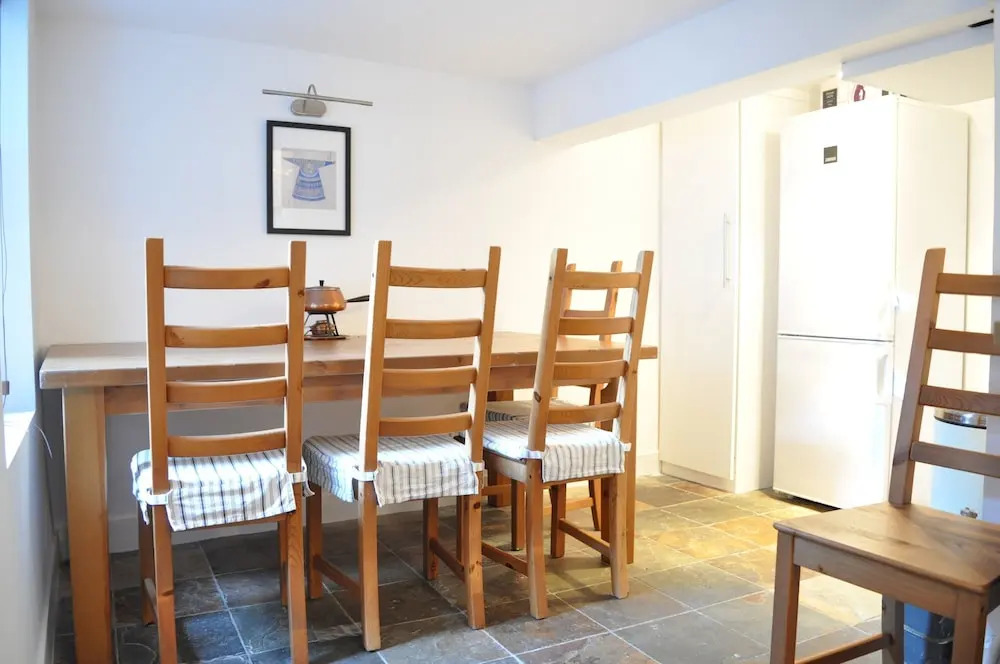 Spacious 2 Bedroom Home In Kensington