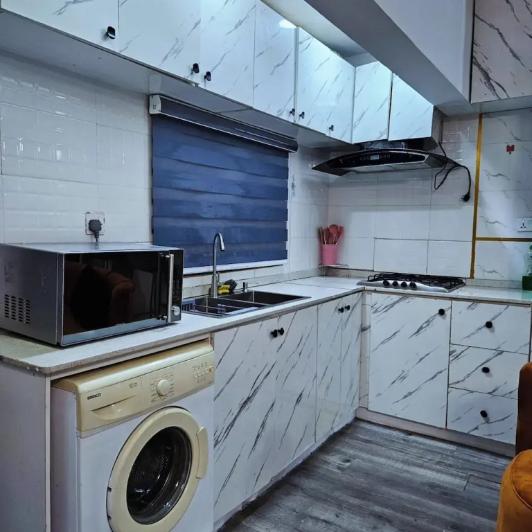 Metrohut Service Apartments