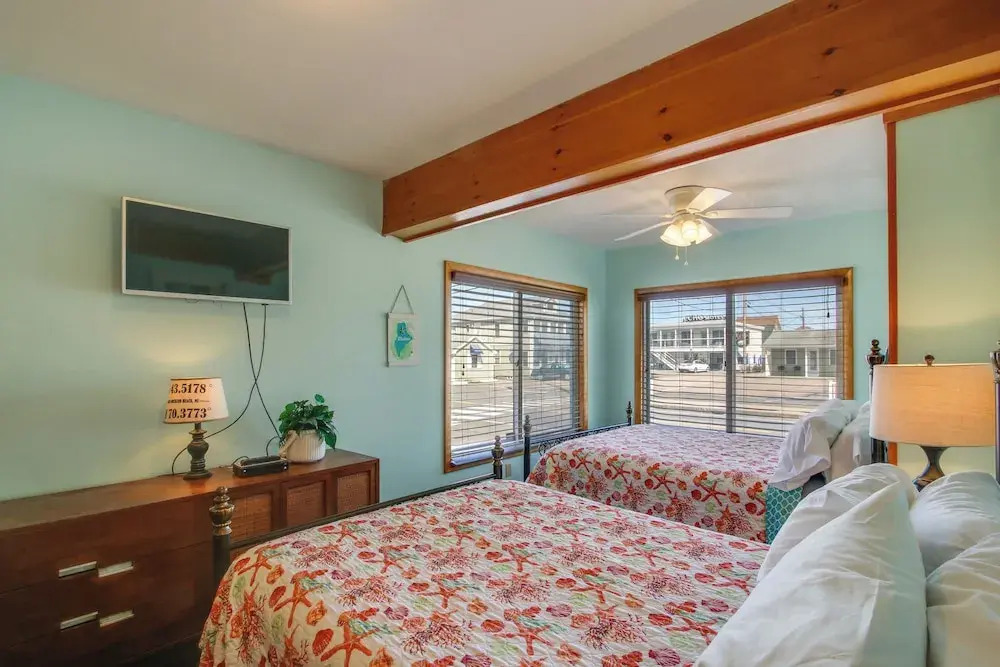 Old Ocean Beach Apt by Pier + Palace Playland
