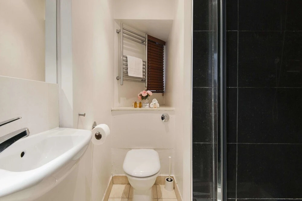 The Wonderful Chelsea Manor Street Apartment - CHK