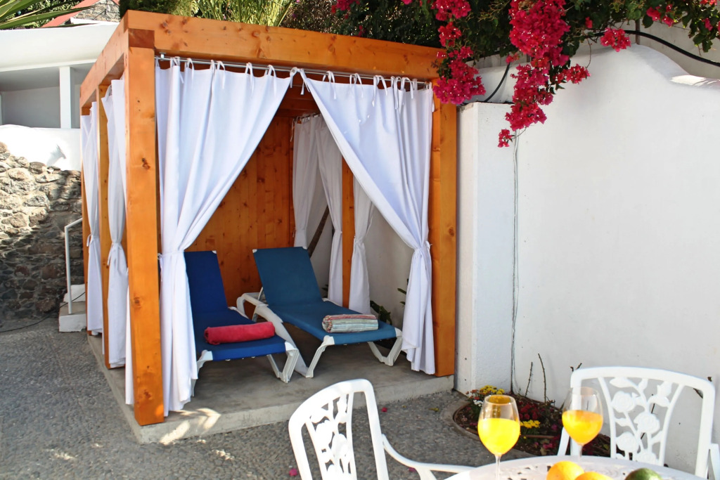 Beachfront cottage in sunny Calheta – the ideal hideaway | Cottage do Mar