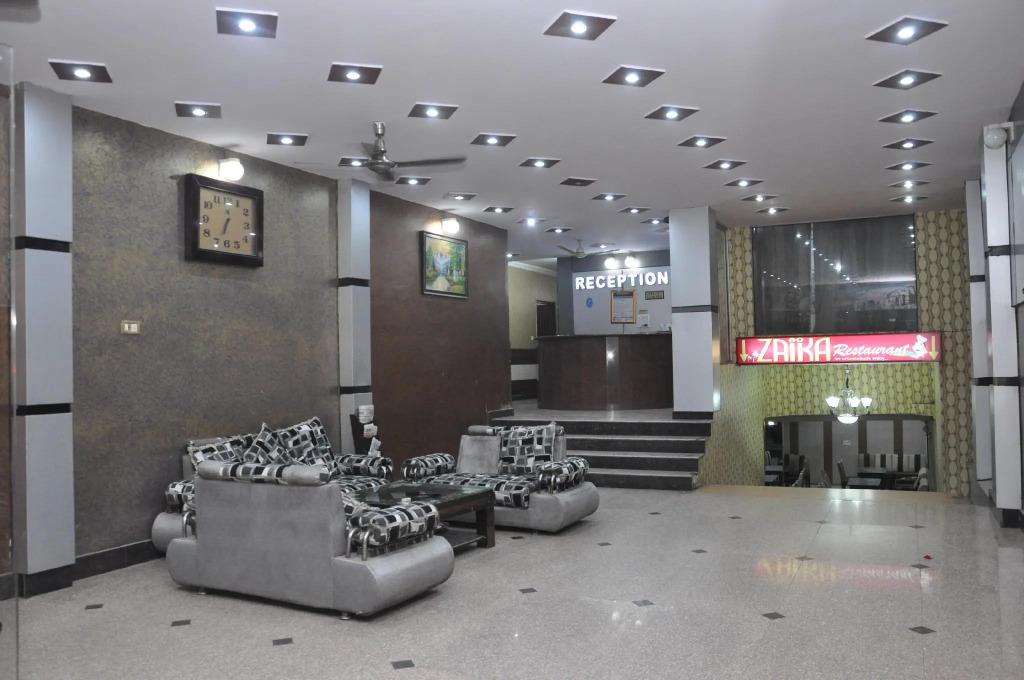 Collection O 12490 Hotel Paradise Plaza