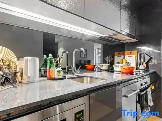 Unbeatable Convenience 2BR – SouthernCross CBD Gateway