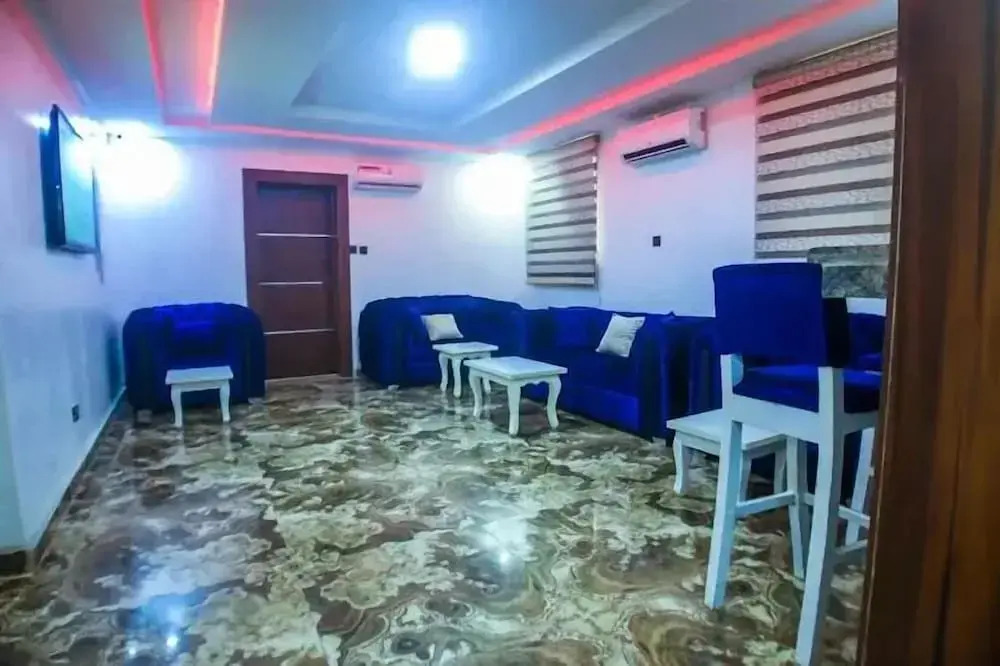 Hubbies Royale Hotel