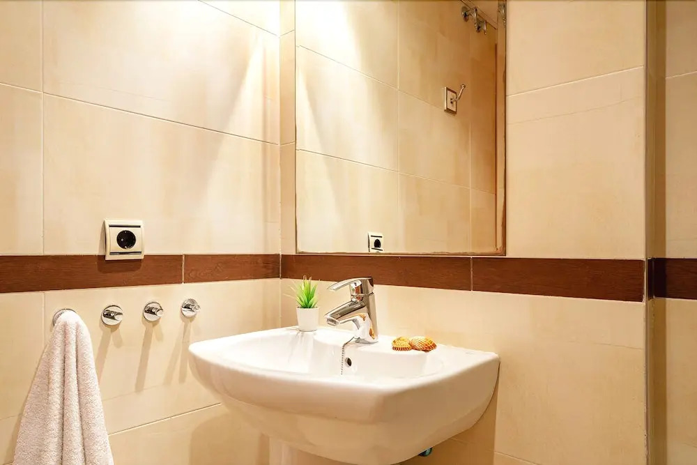 Large Terrace Apartment and near the Pool Ref 38