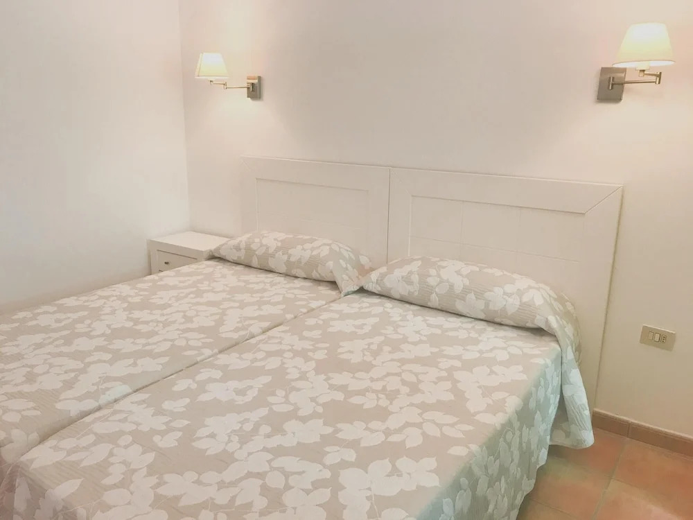 Bungalow with 2 Bedrooms in Tías, with Furnished Terrace And Wifi - 500 M From the Beach