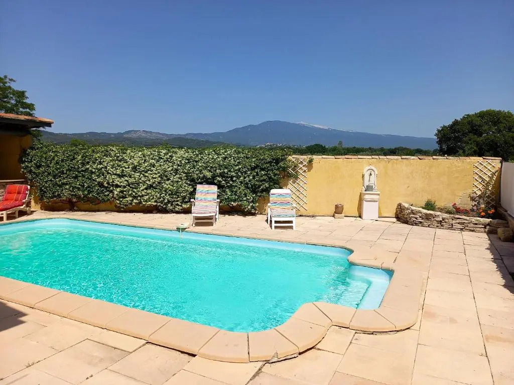 Maison de 3 chambres avec piscine privee jardin clos et wifi a Caromb