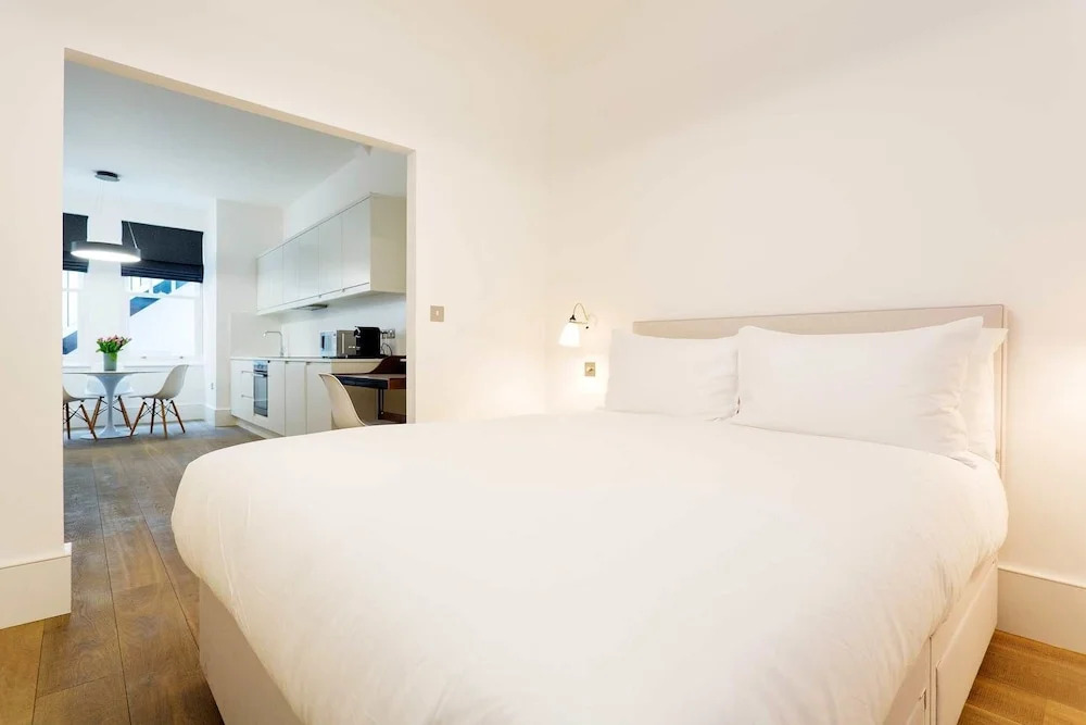 Contemporary Studio in Swiss Cottage