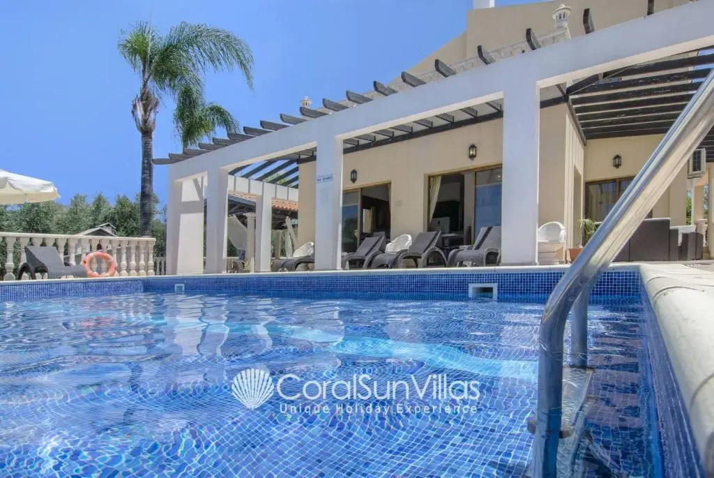 Fabulous Villa In Coral Bay Near Beach, Amenities