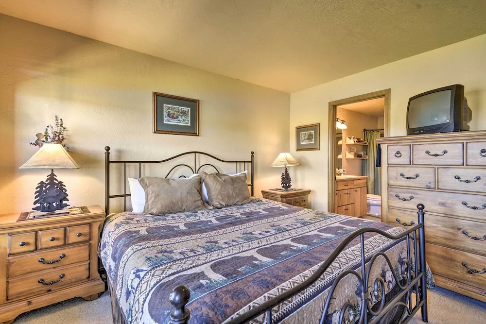 Hike + Fish: Pagosa Springs Townhome w/ View!