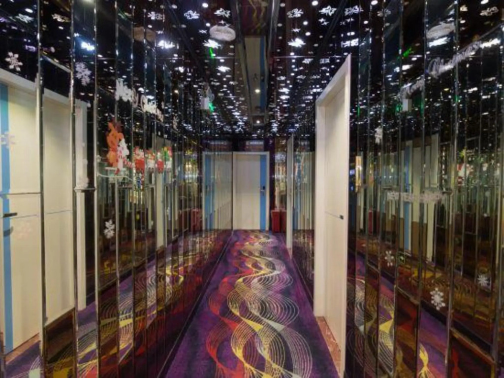 Yibai Liangpin Hotel (Baidu Bridge Shop Outside Bund, Nanjing East Road, Shanghai)