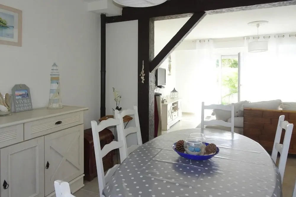 Semi-detached House, Port-louis
