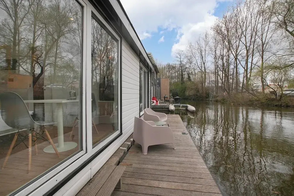 HouseBoat the NEW LAKE