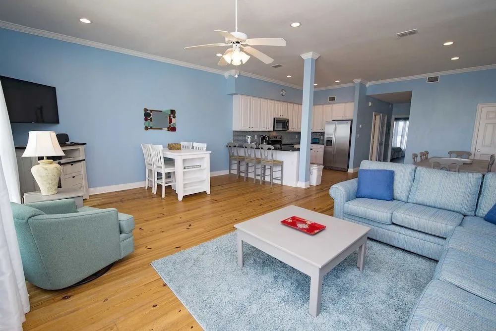 Sand Crab East Beach House 4 Bedrooms 3.5 Bathrooms Home