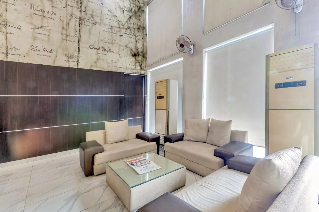 OYO 8902 Hotel Ronald Inn