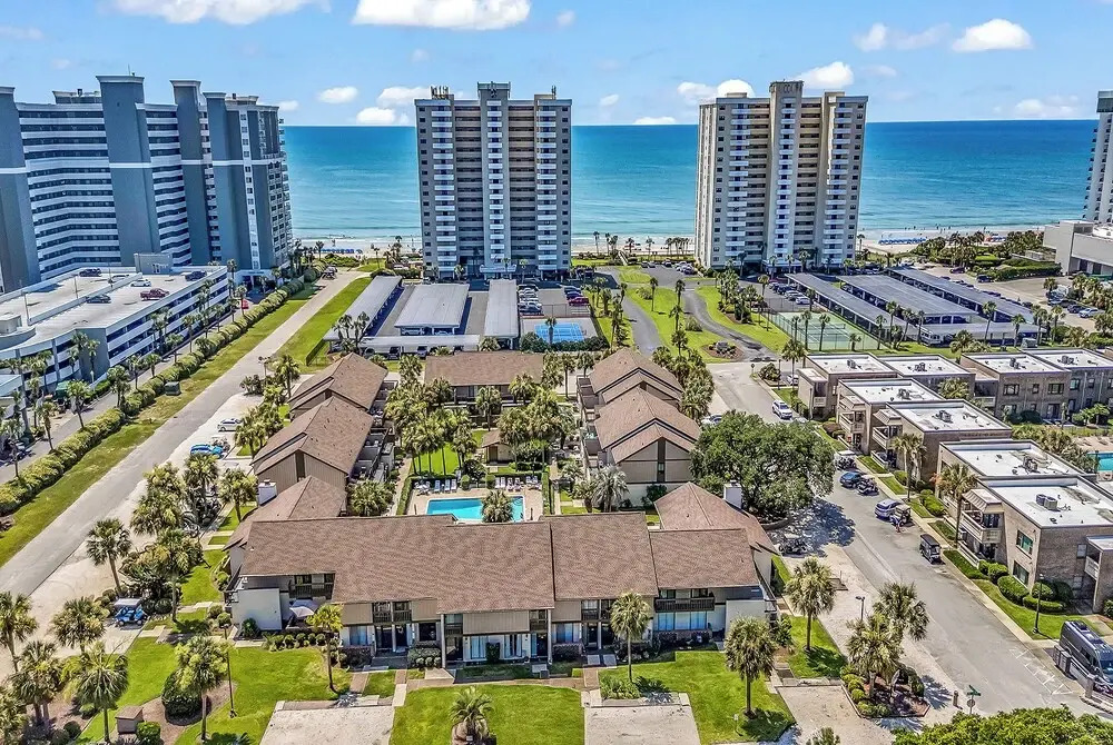 650 Feet to the Beach! Arcadian Shores Townhome