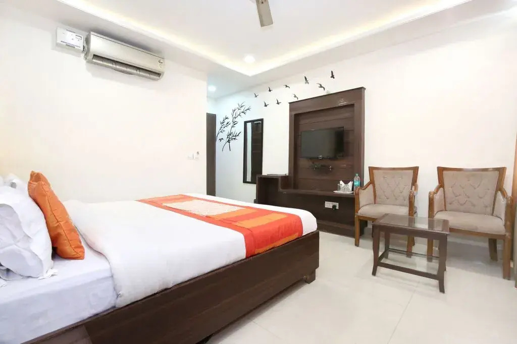 OYO 10940 Hotel Waves