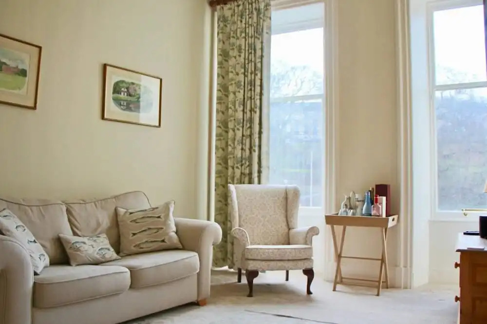Classic 2 Bedroom Edinburgh Flat