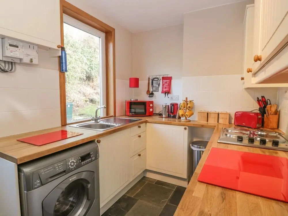 Crinan Canal Cottage No8, Kilmartin