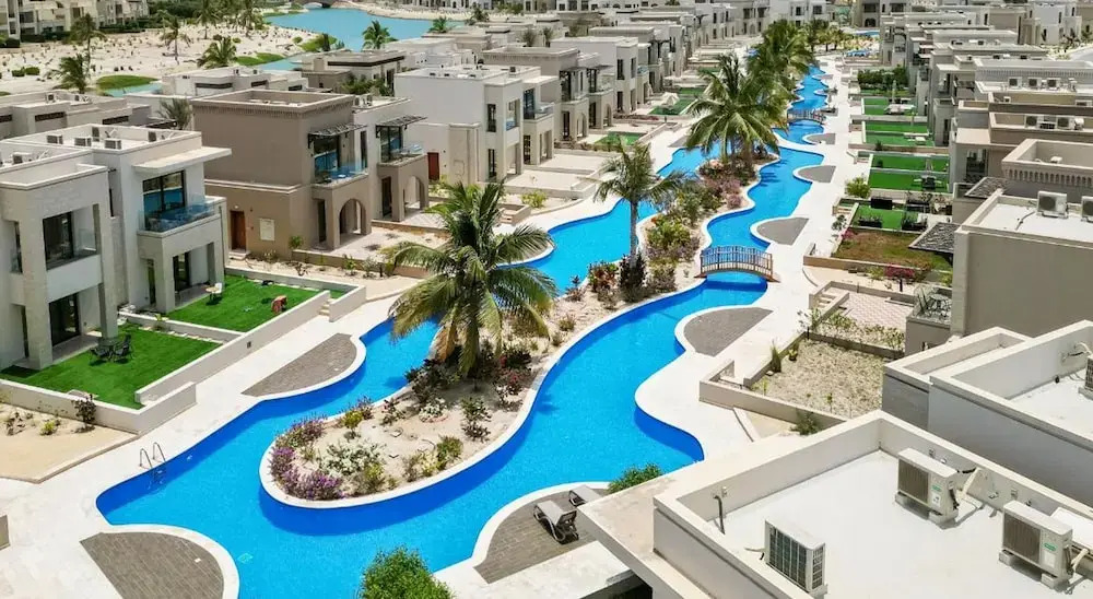 Chic Pool-view Studio With Balcony