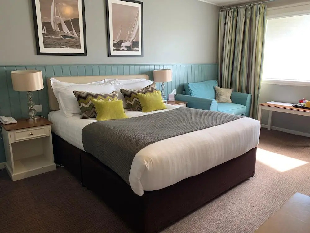 The Potters Heron - A Heartwood Inn