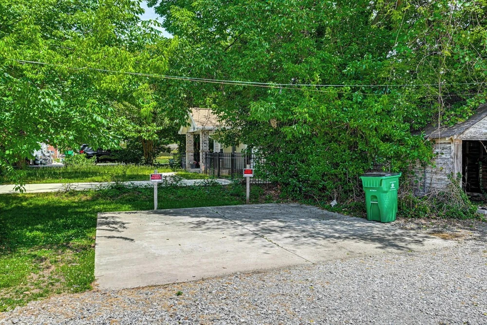 Easy Access to Uptown & Sports! Charlotte Duplex