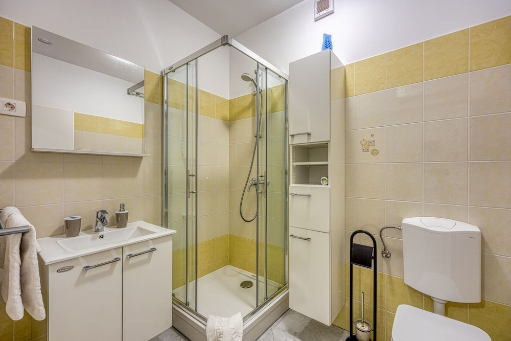 Coastal Countryside Oasis Apartment Deni