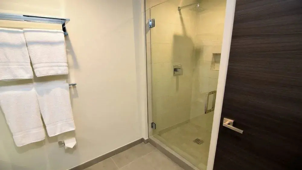 Spectacular 1 Bed Plus Den On To The Amazing Hollywood Beach