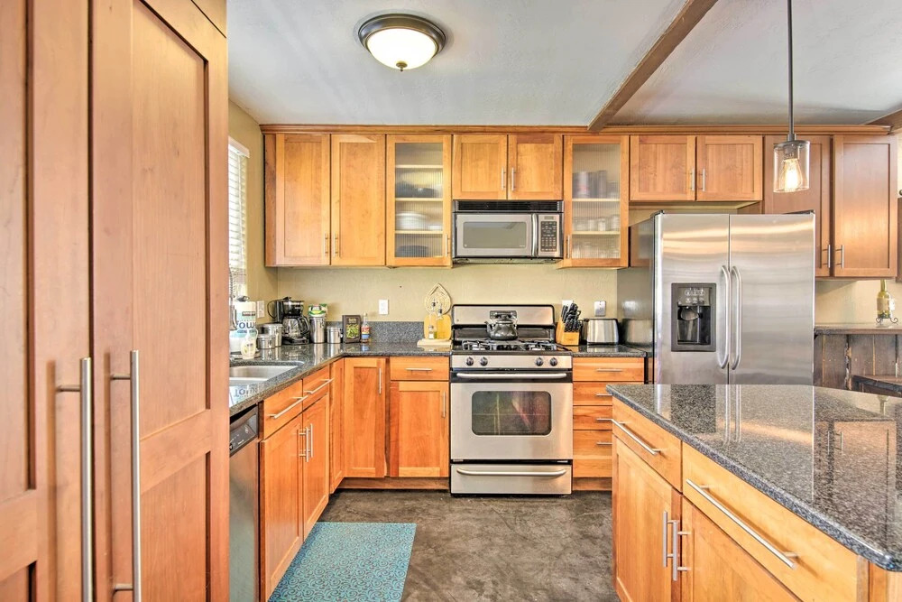 Work, Play, Explore! Cottage 2 Mi to Dtwn Phoenix