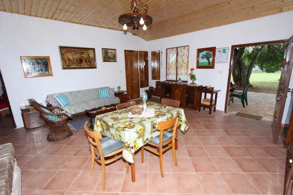 Holiday House Nar