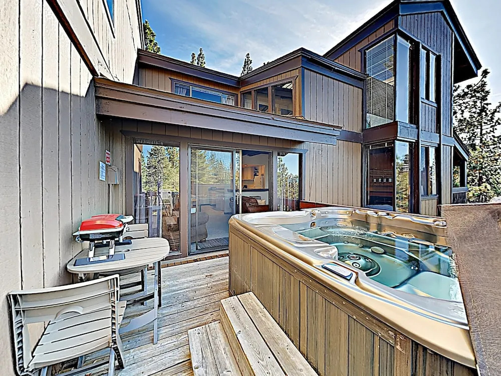 New Listing! Mountain-View Townhome w/ Hot Tub townhouse