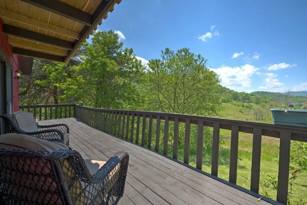 Red Nova - 3 Br Home