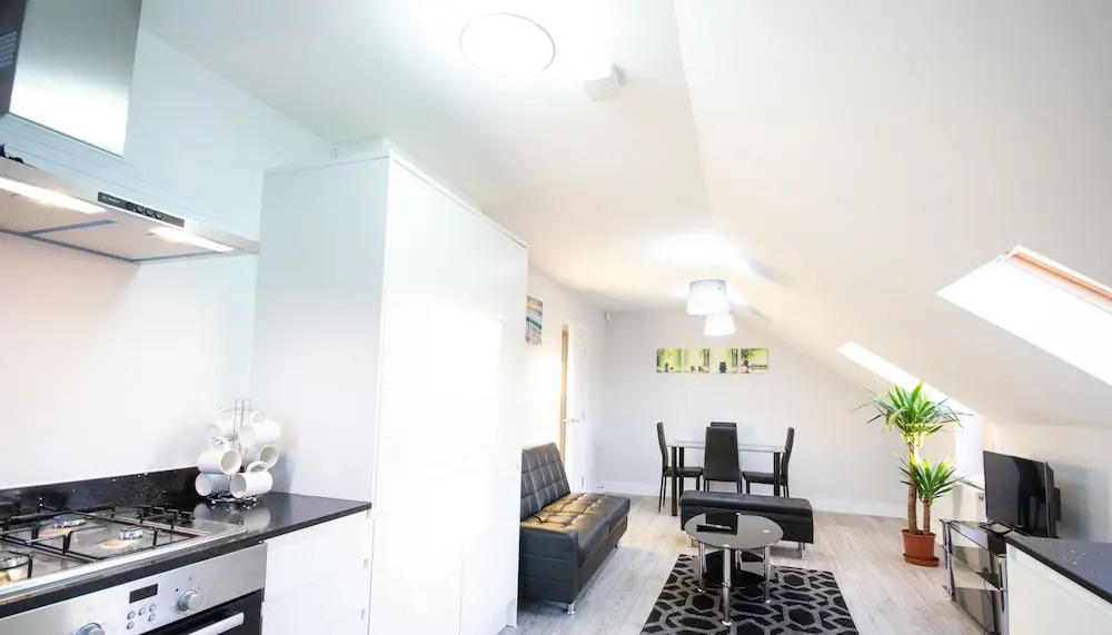 Holden Court Apartments -Apt 4