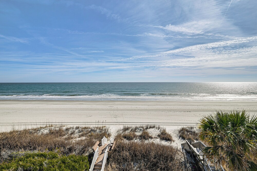 Steps to Pool & Beach: Coastal Carolina Condo!
