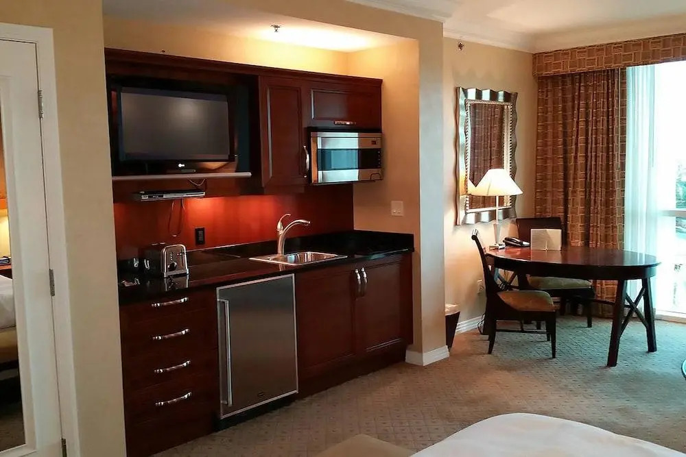 888 One Bedroom Balcony Suite at Signature Condo Hotel