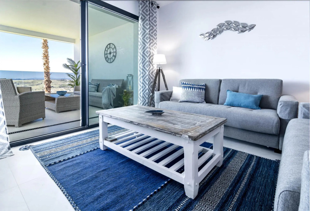 LAE23i- Apotel Estepona Hills by roomservices